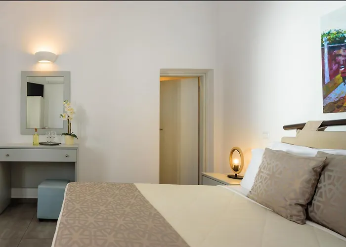 Aigli Fira (Santorini)